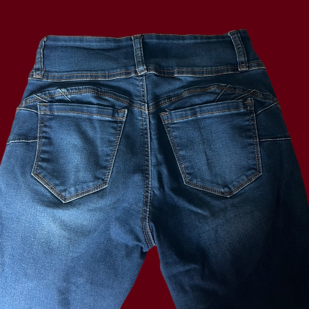 Blue Jeans - Picture 3 of 4